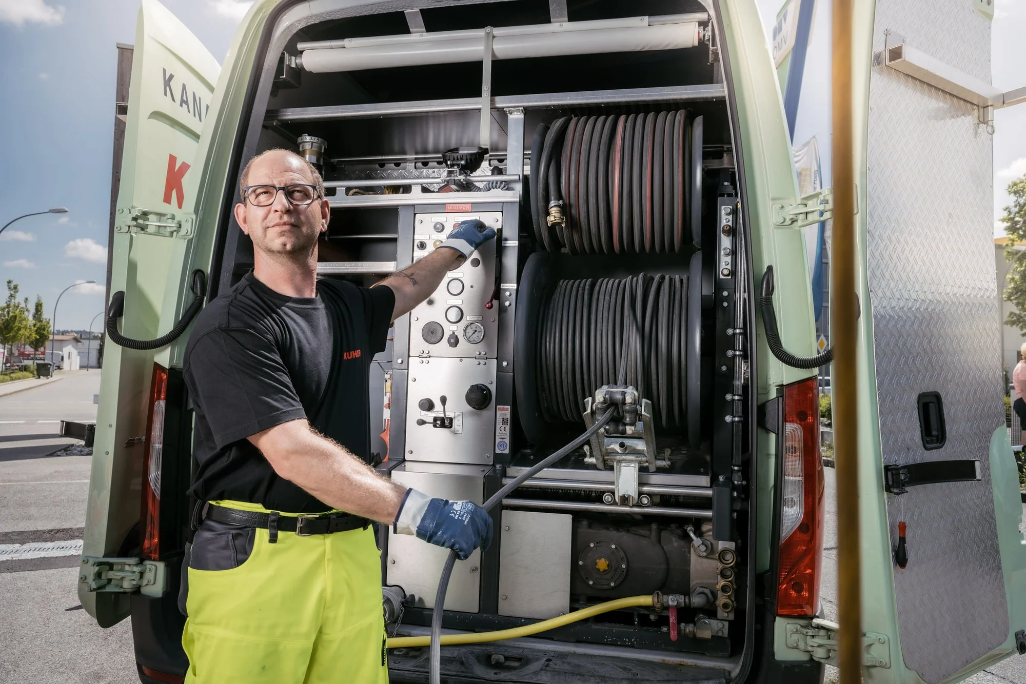 Kontakt für Saugbaggerarbeiten und Saugfahrzeug